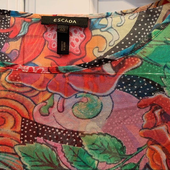 ๐ฟ Escada 3/4th length Sleeve Swirl Shirt ๐น - Picture 3 of 10